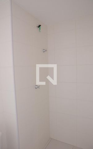 Apartamento à venda com 28m², 1 quarto e sem vaga Apartamento à venda com 28m², 1 quarto e sem vagaBanheiro da Suíte