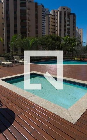 Apartamento à venda com 374m², 4 quartos e 6 vagas Apartamento à venda com 374m², 4 quartos e 6 vagasÁrea comum - Piscina