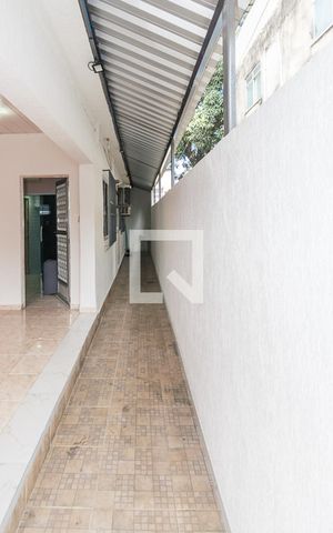 Casa à venda com 156m², 3 quartos e 1 vagaCorredor lateral