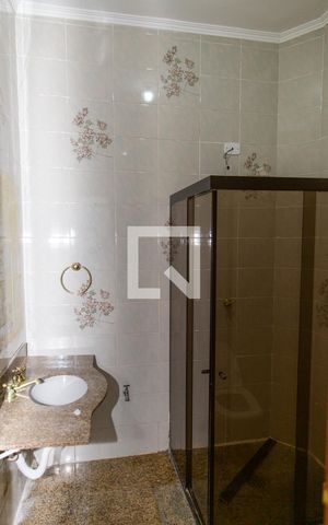Casa à venda com 180m², 6 quartos e 2 vagasBanheiro da Suíte 2