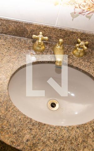 Casa à venda com 180m², 6 quartos e 2 vagasBanheiro da Suíte 2