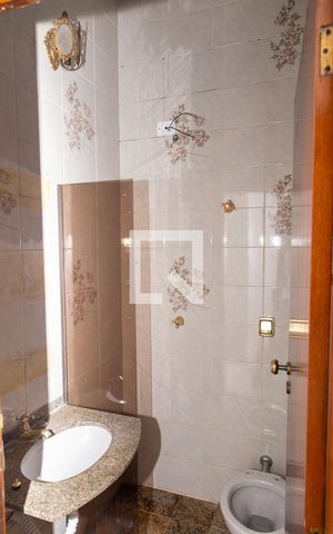 Casa à venda com 180m², 6 quartos e 2 vagasBanheiro Social