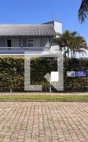 Casa à venda com 287m², 4 quartos e 2 vagasFachada