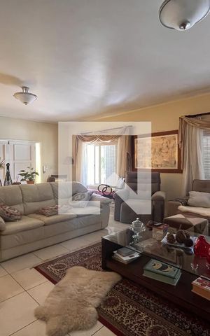 Casa à venda com 287m², 4 quartos e 2 vagasSala