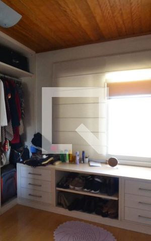 Casa à venda com 287m², 4 quartos e 2 vagasCloset