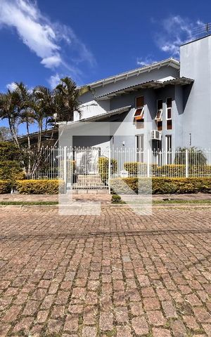 Casa à venda com 287m², 4 quartos e 2 vagasFachada