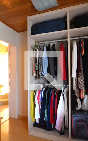 Casa à venda com 287m², 4 quartos e 2 vagasCloset