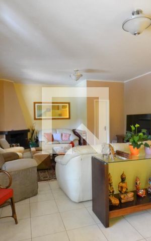 Casa à venda com 287m², 4 quartos e 2 vagasSala