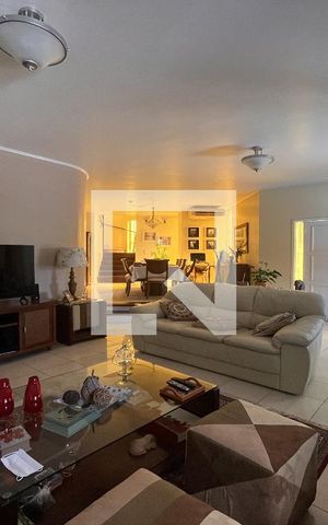 Casa à venda com 287m², 4 quartos e 2 vagasSala