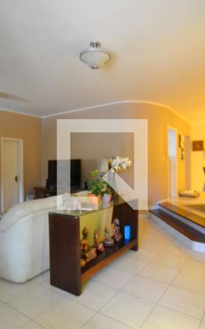 Casa à venda com 287m², 4 quartos e 2 vagasSala