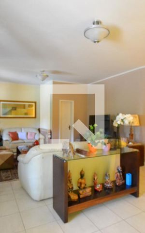 Casa à venda com 287m², 4 quartos e 2 vagasSala