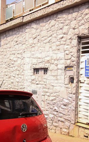 Casa à venda com 340m², 2 quartos e 2 vagasFachada
