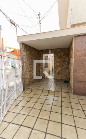 Casa à venda com 180m², 3 quartos e 3 vagas Casa à venda com 180m², 3 quartos e 3 vagasGaragem