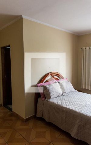 Casa à venda com 180m², 3 quartos e 3 vagas Casa à venda com 180m², 3 quartos e 3 vagasSuíte