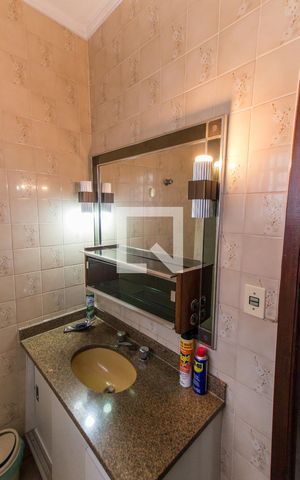 Casa à venda com 180m², 3 quartos e 3 vagas Casa à venda com 180m², 3 quartos e 3 vagasLavabo