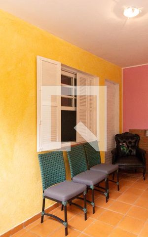 Casa à venda com 217m², 3 quartos e 2 vagas Casa à venda com 217m², 3 quartos e 2 vagasEdícula