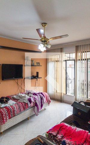 Casa à venda com 149m², 3 quartos e 2 vagas Casa à venda com 149m², 3 quartos e 2 vagasSala