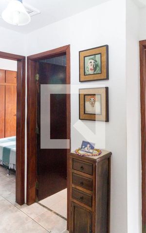 Casa à venda com 149m², 3 quartos e 2 vagas Casa à venda com 149m², 3 quartos e 2 vagasHall