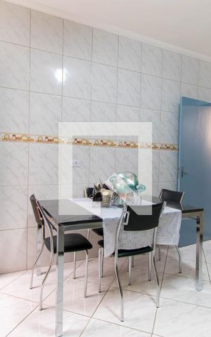 Casa à venda com 80m², 2 quartos e 2 vagas Casa à venda com 80m², 2 quartos e 2 vagasCozinha