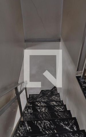 Casa à venda com 107m², 3 quartos e 2 vagasEscada