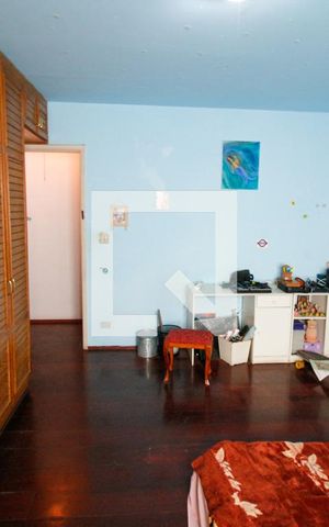 Casa à venda com 280m², 4 quartos e 5 vagas Casa à venda com 280m², 4 quartos e 5 vagasQuarto Suíte