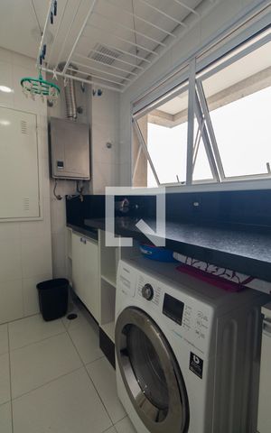 Apartamento à venda com 157m², 3 quartos e 4 vagas Apartamento à venda com 157m², 3 quartos e 4 vagasÁrea de serviço