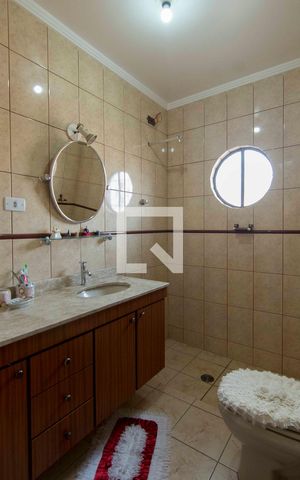 Casa para alugar com 200m², 3 quartos e 3 vagasBanheiro