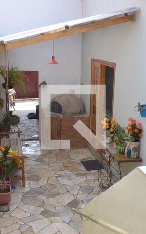 Casa à venda com 200m², 3 quartos e 2 vagasQuintal entre as 2 casas