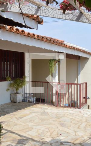 Casa à venda com 200m², 3 quartos e 2 vagasQuintal frente
