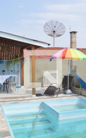 Casa à venda com 200m², 3 quartos e 2 vagasQuintal com Piscina