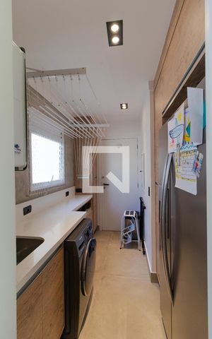 Apartamento à venda com 198m², 3 quartos e 3 vagas Apartamento à venda com 198m², 3 quartos e 3 vagasÁrea de Serviço