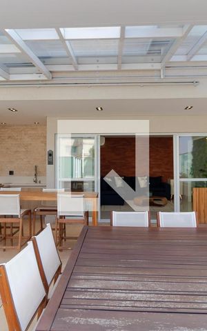 Apartamento à venda com 198m², 3 quartos e 3 vagas Apartamento à venda com 198m², 3 quartos e 3 vagasÁrea Gourmet