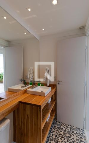 Apartamento à venda com 198m², 3 quartos e 3 vagas Apartamento à venda com 198m², 3 quartos e 3 vagasBanheiro 02