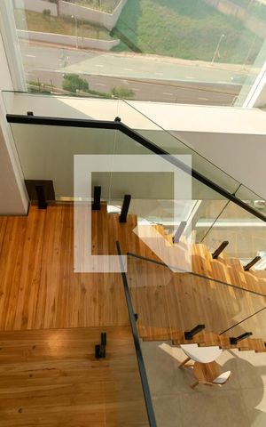 Apartamento à venda com 198m², 3 quartos e 3 vagas Apartamento à venda com 198m², 3 quartos e 3 vagasEscada