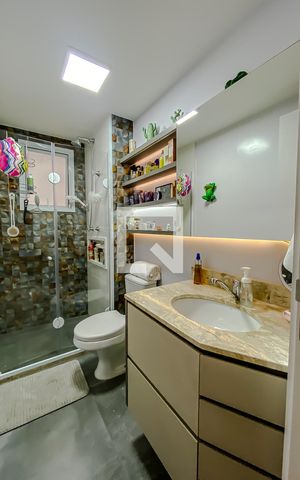 Apartamento à venda com 68m², 2 quartos e 1 vaga Apartamento à venda com 68m², 2 quartos e 1 vagaSuíte banheiro
