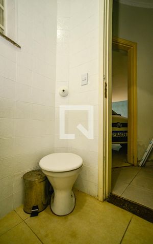 Casa à venda com 750m², 5 quartos e 8 vagas Casa à venda com 750m², 5 quartos e 8 vagasBanheiro