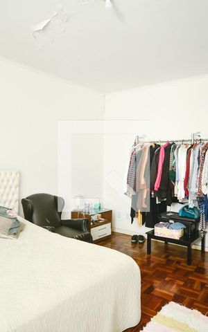 Casa à venda com 750m², 5 quartos e 8 vagas Casa à venda com 750m², 5 quartos e 8 vagasSuíte