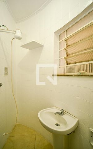 Casa à venda com 750m², 5 quartos e 8 vagas Casa à venda com 750m², 5 quartos e 8 vagasBanheiro