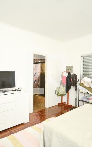 Casa à venda com 750m², 5 quartos e 8 vagas Casa à venda com 750m², 5 quartos e 8 vagasSuíte