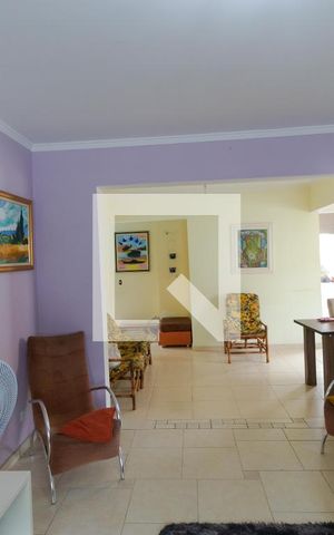 Casa à venda com 320m², 6 quartos e 2 vagas Casa à venda com 320m², 6 quartos e 2 vagasSalas