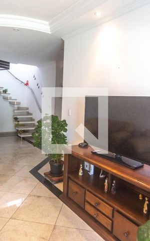 Apartamento à venda com 199m², 3 quartos e 2 vagas Apartamento à venda com 199m², 3 quartos e 2 vagasSala de estar
