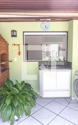 Apartamento à venda com 199m², 3 quartos e 2 vagas Apartamento à venda com 199m², 3 quartos e 2 vagasÁrea de serviço