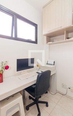 Apartamento à venda com 90m², 3 quartos e 2 vagas Apartamento à venda com 90m², 3 quartos e 2 vagasQuarto de Serviço