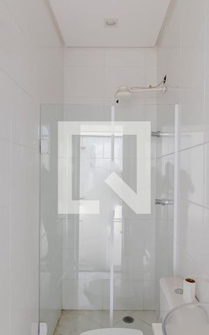 Casa à venda com 650m², 4 quartos e 4 vagas Casa à venda com 650m², 4 quartos e 4 vagasBanheiro de Serviço