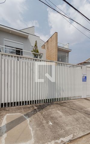 Casa à venda com 650m², 4 quartos e 4 vagas Casa à venda com 650m², 4 quartos e 4 vagasFachada