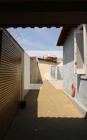 Casa à venda com 170m², 3 quartos e 4 vagasQuintal/Garagem