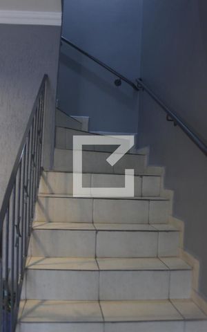 Casa para alugar com 120m², 2 quartos e 1 vagaEscada