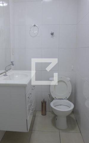 Casa para alugar com 120m², 2 quartos e 1 vagaBanheiro do corredor