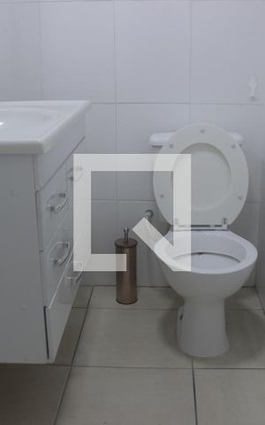 Casa para alugar com 120m², 2 quartos e 1 vagaBanheiro do corredor