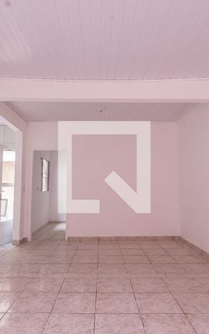 Casa de condomínio para alugar com 70m², 2 quartos e sem vaga Casa de condomínio para alugar com 70m², 2 quartos e sem vagaSala